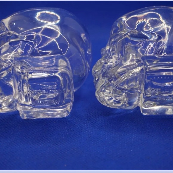 Set of 2 Authentic Crystal Head Vodka Skull Shape Shot Glasses - Picture 5 of 5